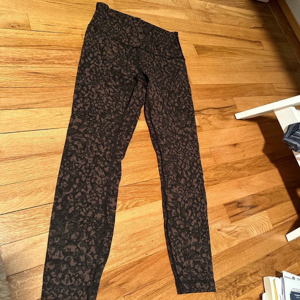 Lululemon size 6 brown cropped wunder under leggings